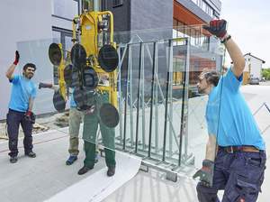 Das Team der Glaserei Salzinger in Aktion