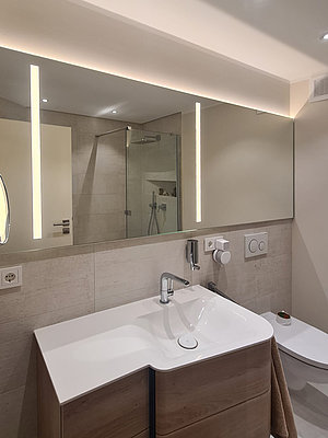 Glaserei Salzinger Spiegel mit Beleuchtung