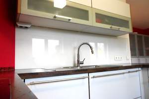 Glaserei Salzinger Küchenrückwans aus lackiertem Glas