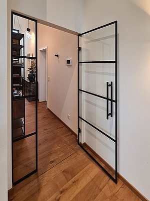 Glaserei Salzinger Lofttüre mit Festverglasung